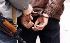 В Междуреченске сотрудники полиции задержали двух злоумышленников, которые подозреваются в совершении квартирной кражи 